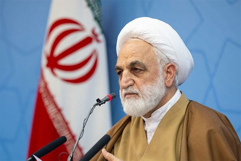 مشکلِ سردمداران آمریکایی و در رأس آنها رئیسجمهور فرومایه و سِفلهشان آن است که هنوز مفهوم غیرت و حمیّت ایرانی را درک نکردهاند مشکلِ سردمداران آمریکایی و در رأس آنها رئیسجمهور فرومایه و سِفلهشان آن است که هنوز مفهوم غیرت و حمیّت ایرانی را درک نکردهاند